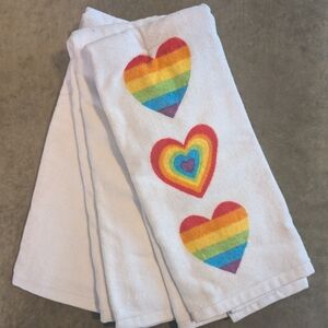 NEW Christian Siriano Rainbow Heart Handtowels
